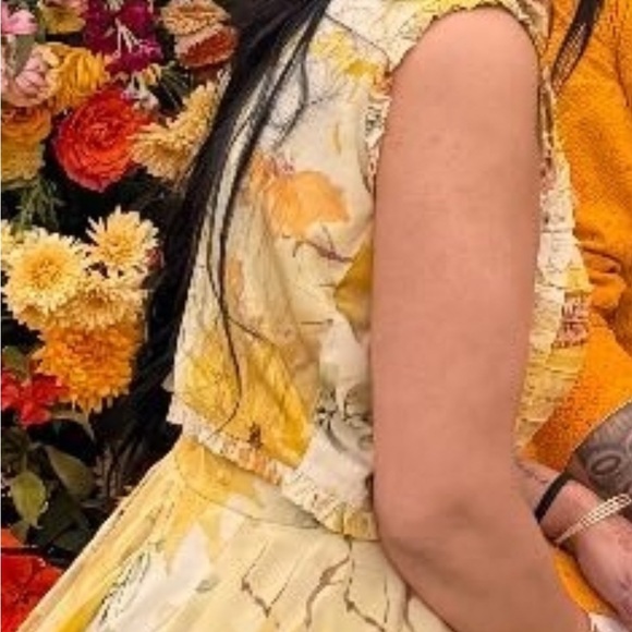 Sunflower print lenhnga with blouse and jacket - Picture 5 of 7